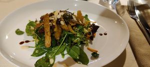 Insalata con tempeh e mandorle at Ecosteria Parco Santi Angeli in Santi Angeli