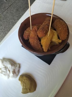 "Chicken tenders" and panissa (fried chickpea batter) at Ecosteria Parco Santi Angeli in Santi Angeli