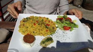 Burgul latte di cocco verdure fresche, falafel e insalatina at Ecosteria Parco Santi Angeli in Santi Angeli