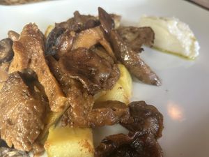 Seitan con shiitake e patate  at Ecosteria Parco Santi Angeli in Santi Angeli