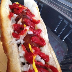 basic toppings are free at Underdog in San Francisco