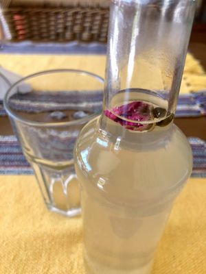 Água de rosas com limão cravo  at Amora Gastronomia e Arte in Sao Carlos