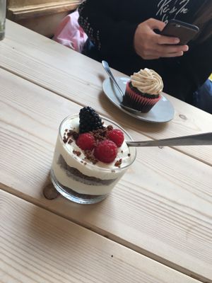 Cheesecake and cupcake at Yellow Rose in Copenhagen