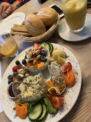 Pflanzenkraft (vegan breakfast) and golden Almond-Milk at Cafe Juli in Aachen