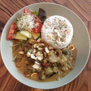 Eggplant curry with tomatoes and cashews at Cafe Juli in Aachen