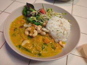 Pumpkin curry with chard, cashew nuts and rice at Cafe Juli in Aachen