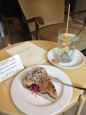 Vegan cake at Cafe Juli in Aachen