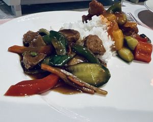 Peanutprotein in tomatosauce and soy-pieces in bbq sauce   at Yuan in Lelystad