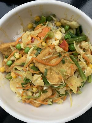 Tofu with yellow curry and rice at Tasty Bowl in Hasselt