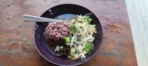 Mixed veg and rice at Bom Bowls in Pai