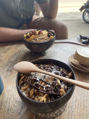 Snickers bowl in front.   at Bom Bowls in Pai