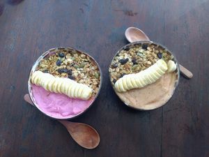 2 delicious smoothie bowls at Bom Bowls in Pai