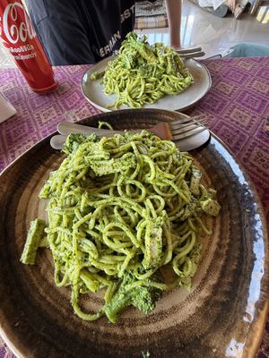 Spaghetti Pesto mit Tofu  at Bom Bowls in Pai
