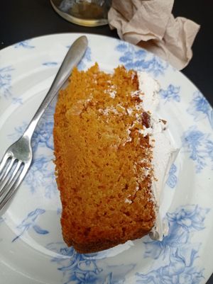 Pastel de zanahoria vegano at Blu Cafe in Santiago De Compostela
