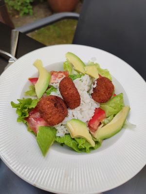 Ensalada de falafel at Blu Cafe in Santiago De Compostela
