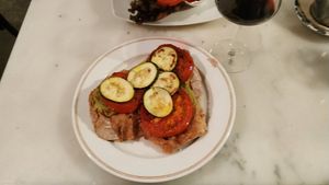Tosta de guacamole com tomate e courgette at Blu Cafe in Santiago De Compostela