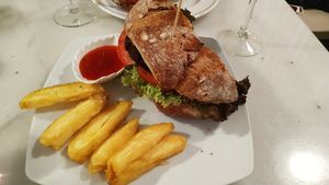 Hambúrguer veggie at Blu Cafe in Santiago De Compostela