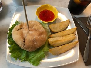 Vegan burger as of october 2019 at Blu Cafe in Santiago De Compostela