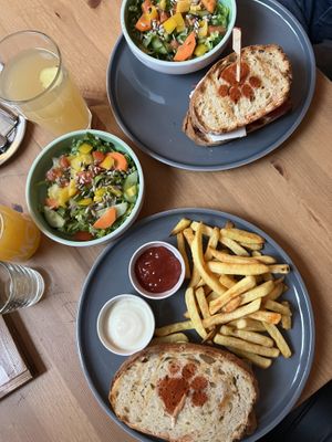 Tempelsandwich & Schneekatzen Sandwich  at Katzentempel in Hamburg