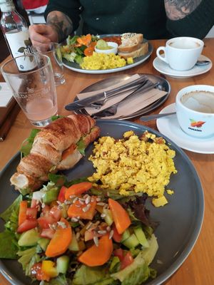 Crosssandwich & katerfrühstück at Katzentempel in Hamburg