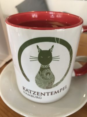 Ich liebe diese Tasse 💕 at Katzentempel in Hamburg
