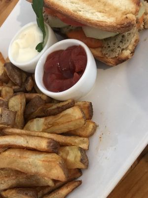 Mega leckere hausgemachte Fritten  at Katzentempel in Hamburg