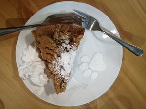 Apple pie at Katzentempel in Hamburg