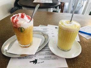 Kurkuma latte and Rebell Drink  at Katzentempel in Hamburg