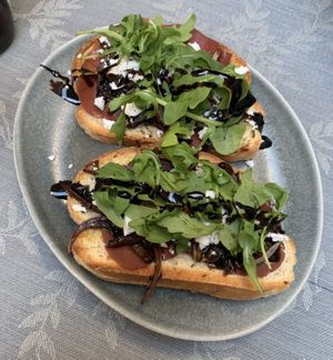 Korat bruschetta at O Porto dos Gatos in Porto
