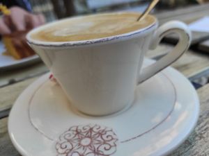 Latte at O Porto dos Gatos in Porto