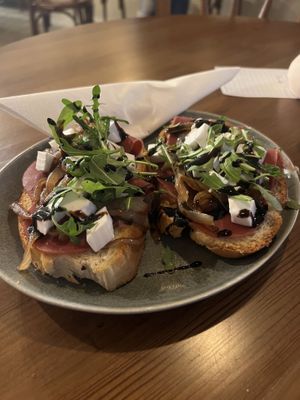 Ocicat  at O Porto dos Gatos in Porto