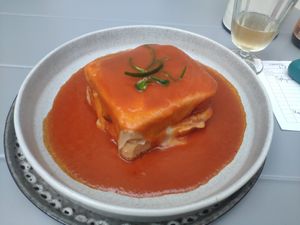 Francesina at O Porto dos Gatos in Porto