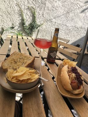   at O Porto dos Gatos in Porto