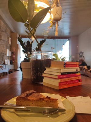 Table at O Porto dos Gatos in Porto