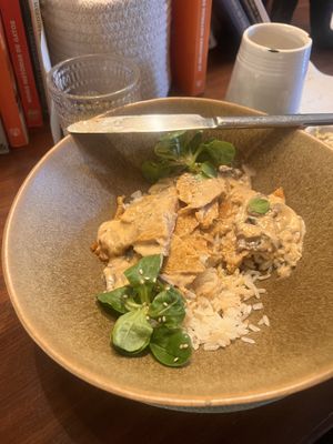 Seiten, mushroom, and rice  at O Porto dos Gatos in Porto
