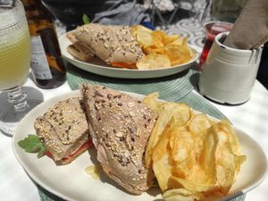 Luncj at O Porto dos Gatos in Porto