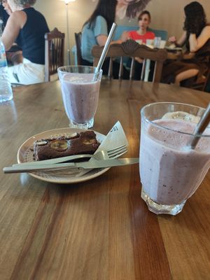 Smoothies at O Porto dos Gatos in Porto
