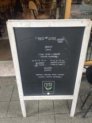 Food service times  at O Porto dos Gatos in Porto