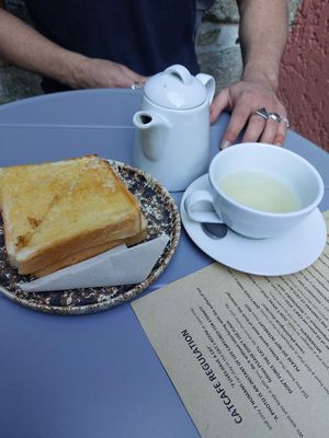  at O Porto dos Gatos in Porto