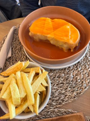 GF Francesinha at O Porto dos Gatos in Porto