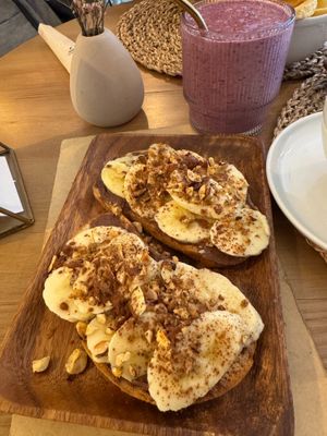 Banana + 'nutella' toast at O Porto dos Gatos in Porto