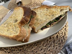 Ham, mushroom, arugula and cheesee  at O Porto dos Gatos in Porto