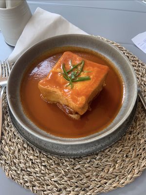 Francesinha  at O Porto dos Gatos in Porto
