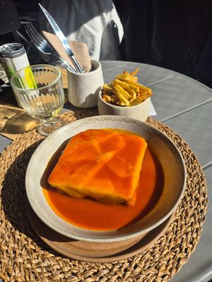  at O Porto dos Gatos in Porto