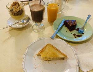 Brunch vegano at O Porto dos Gatos in Porto