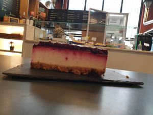 looks and tastes good but not like a cheesecake at DaTerra - Mercado Beira Rio in Vila Nova De Gaia