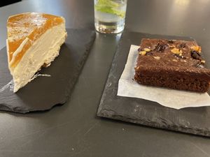 Cheesecake & Brownie & Home Made Lemonade  at DaTerra - Mercado Beira Rio in Vila Nova De Gaia