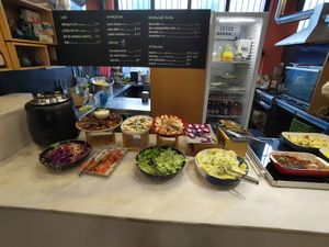 The buffet selection at DaTerra - Mercado Beira Rio in Vila Nova De Gaia