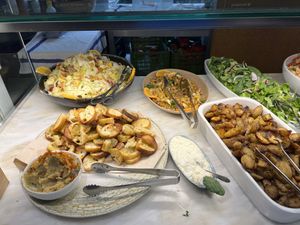 More buffet  at DaTerra - Mercado Beira Rio in Vila Nova De Gaia