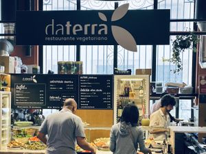The stall on the east side of the hall    at DaTerra - Mercado Beira Rio in Vila Nova De Gaia
